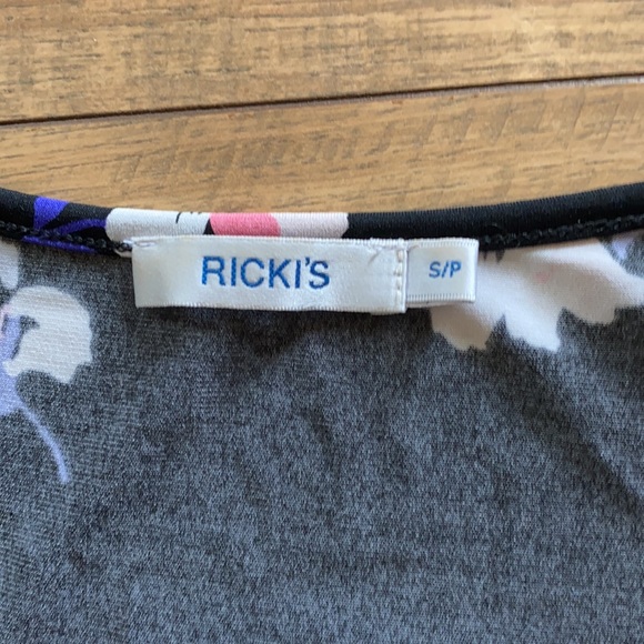 Women’s Blouse - Picture 3 of 4